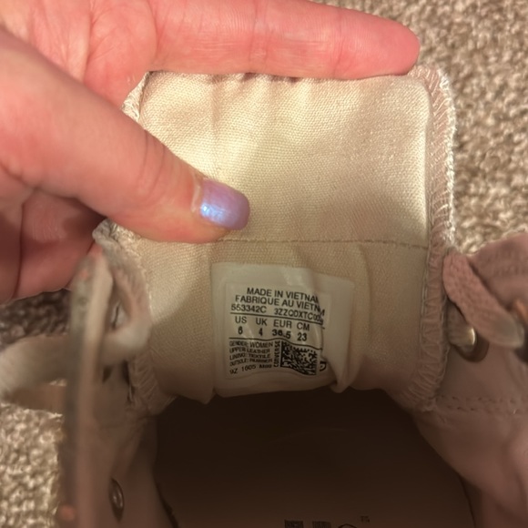 Gold & Cream Converse size 6 - Picture 2 of 4